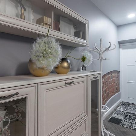 Dandelion Apartment In The Heart Of Kaunas Bagian luar foto