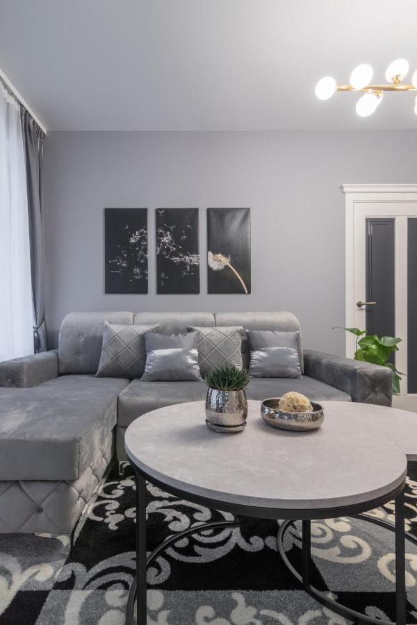 Dandelion Apartment In The Heart Of Kaunas Bagian luar foto